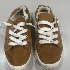 SO Women’s Tan slip-on sneakers.  Size 6.